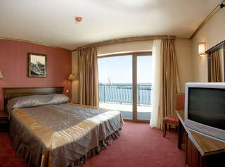 Отель Hotel Mistral Балчик Двухместный номер с 1 кроватью с видом на море-2